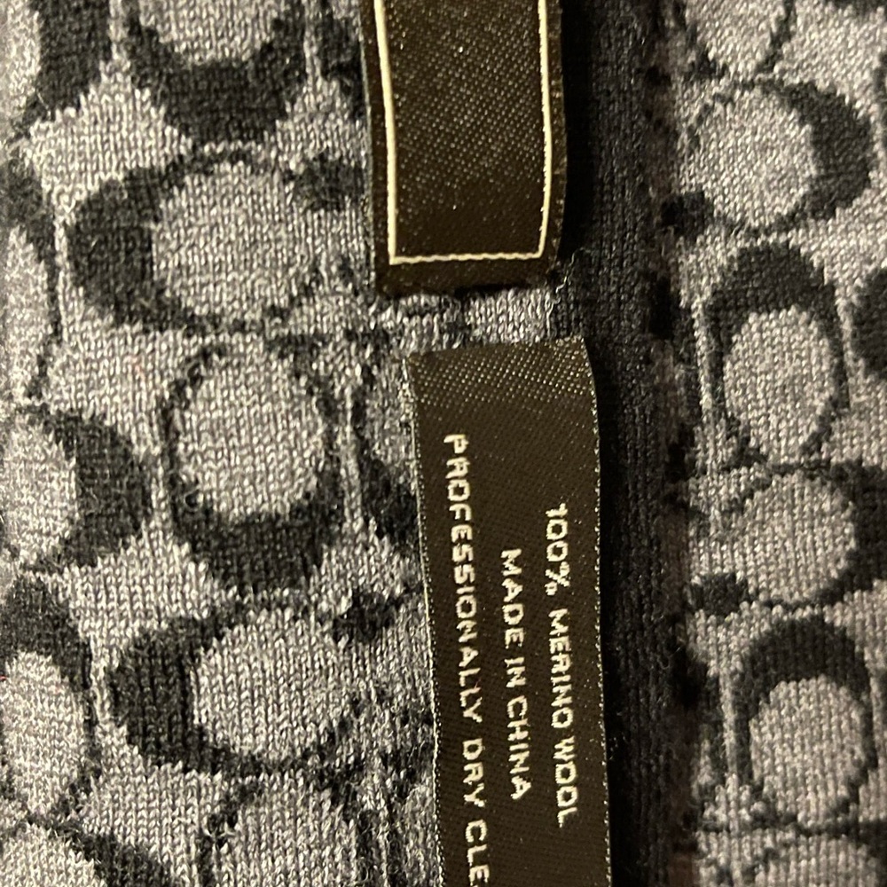 Coach 100% merino wool logo gray black logo scarf excellent condition. - Picture 3 of 4